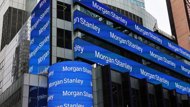 Η Morgan Stanley καταργεί το ανώτατο όριο μπόνους για τους τραπεζίτες στο Λονδίνο