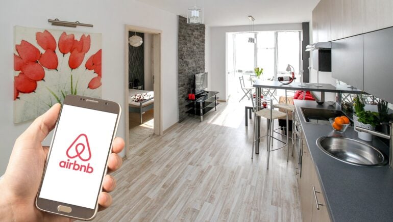 Τρέχουν στις εφορίες οι ιδιοκτήτες Airbnb για την έκδοση Αριθμού Μητρώου Ακινήτου