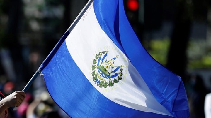 w15 93140ELSALVADORflag