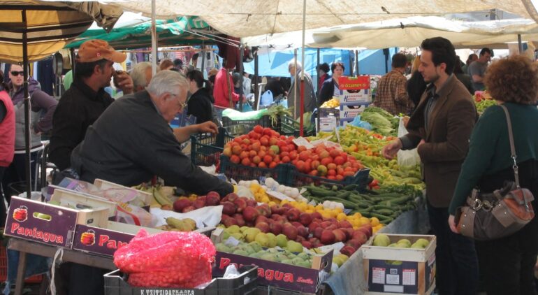 Προς περισσότερες λαϊκές αγορές και φθηνότερα προϊόντα